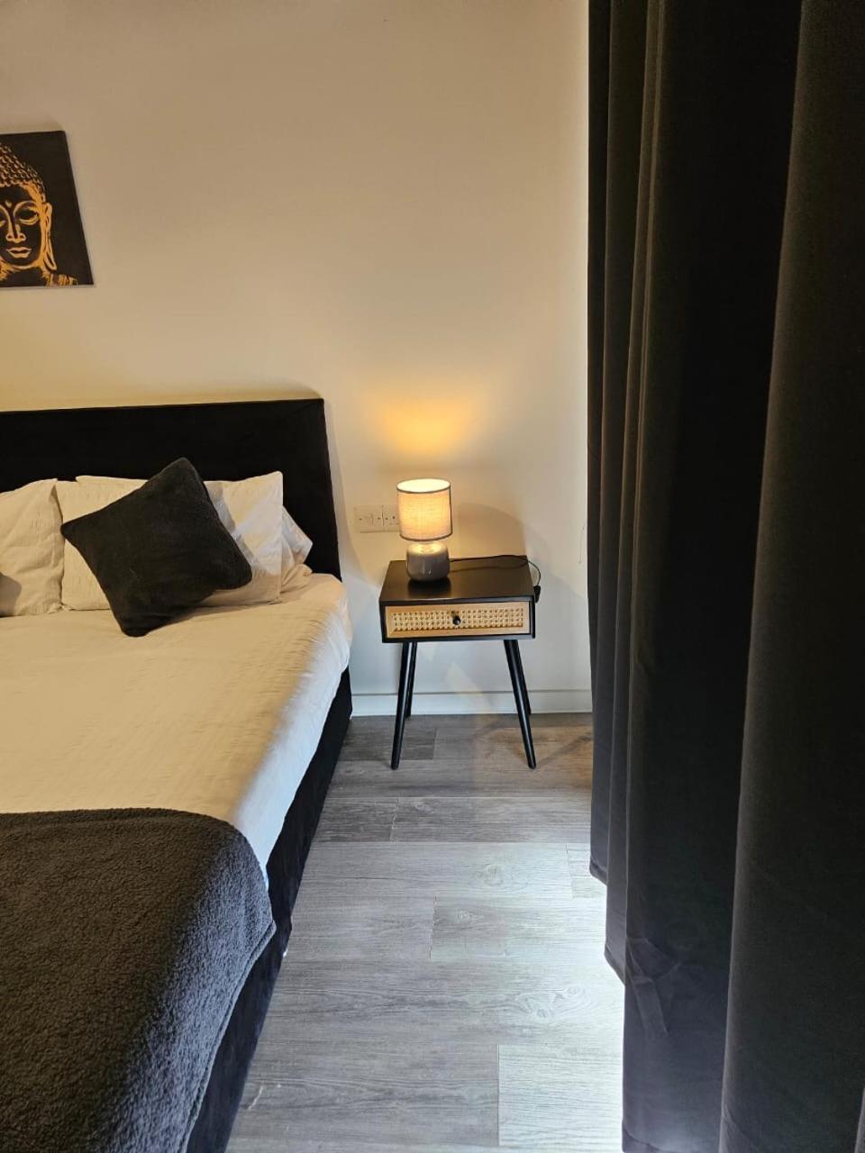 With Parking Apartment *